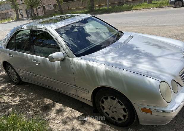 Mercedes-Benz E 320