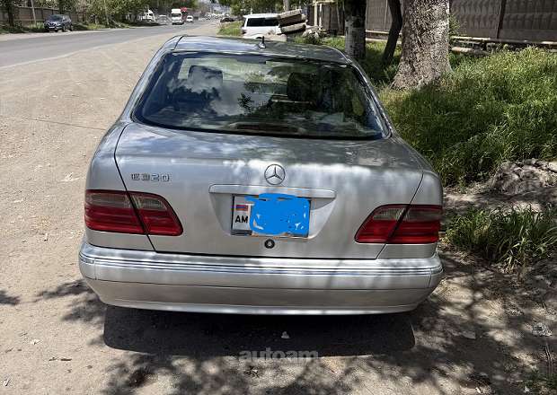 Mercedes-Benz E 320
