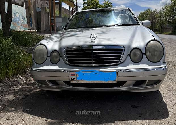 Mercedes-Benz E 320