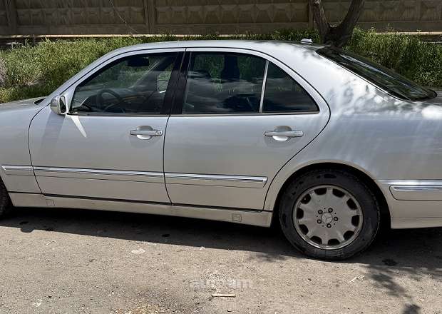 Mercedes-Benz E 320