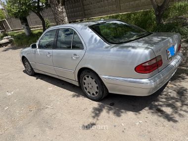 Mercedes-Benz E 320  2000 
